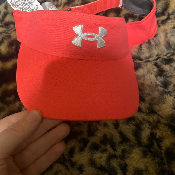 Under Armour Bright Red Sports Visor - Picture 1 of 2